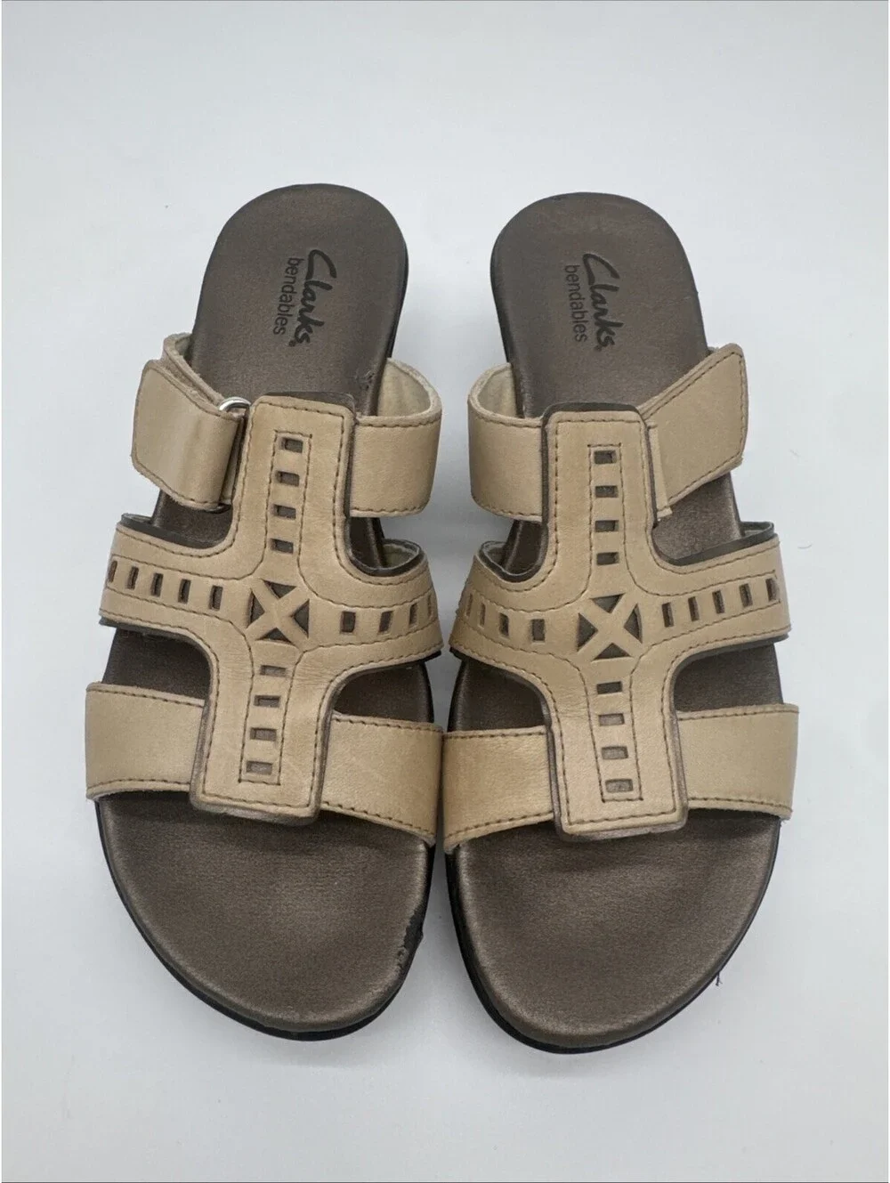 Clarks Bendables Women's Sandals Adjustable Strap, Leather, Beige, Size 7.5