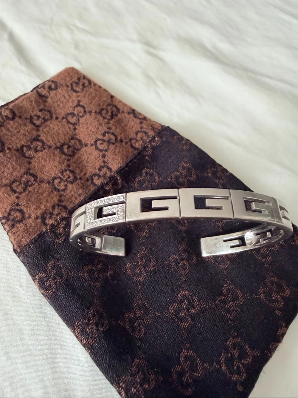 GUCCI White Gold/Diamond “G” logo bracelet