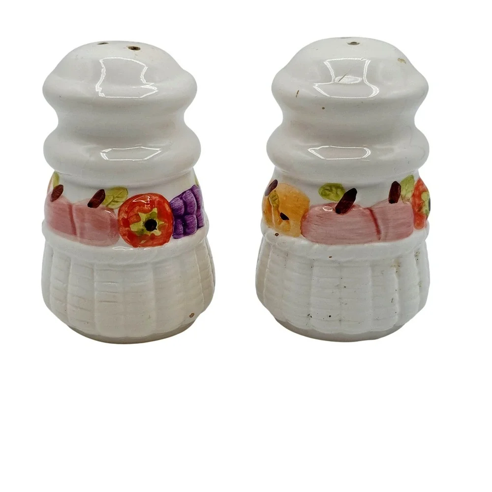 Vtg Ceramic‎ Fruit Basket Salt & Pepper Shakers Small White Handpainted Set Of 2