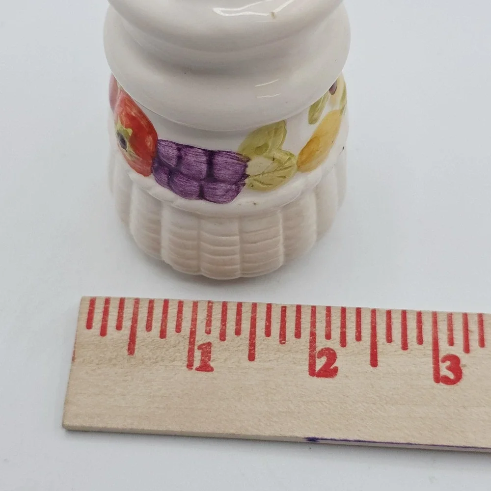 Vtg Ceramic‎ Fruit Basket Salt & Pepper Shakers Small White Handpainted Set Of 2