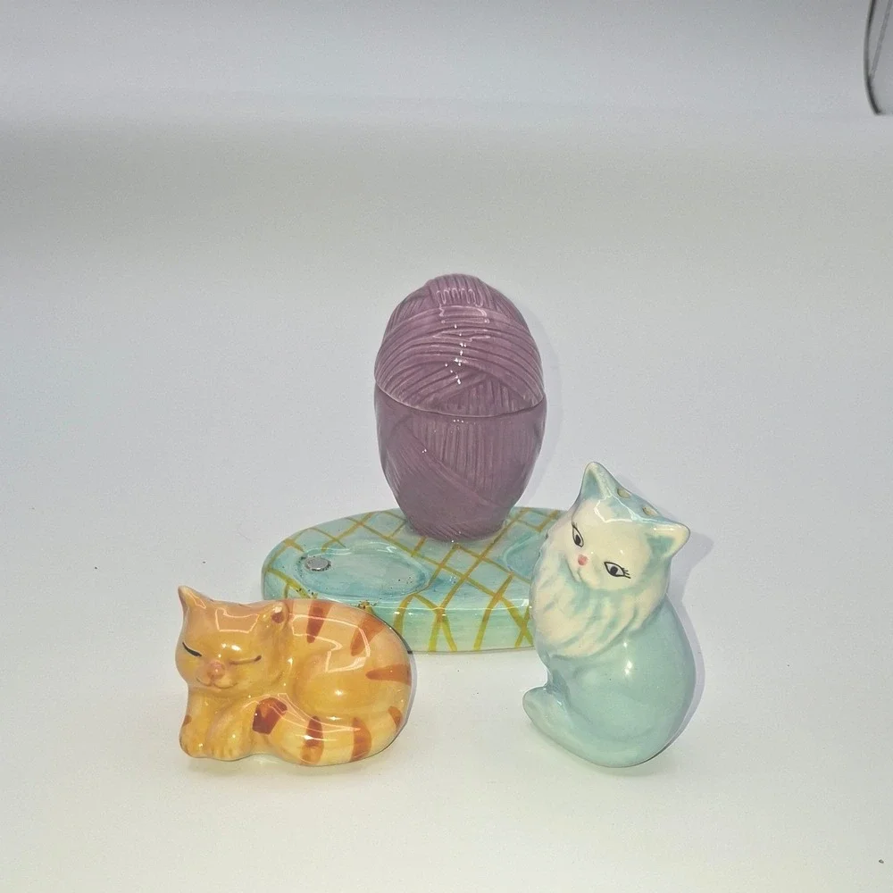 Studio Nova charming removable cats