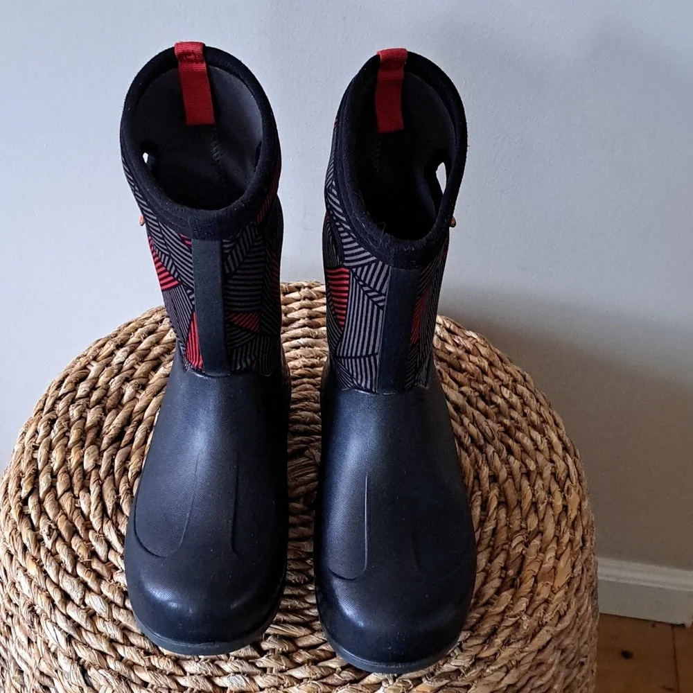 BOGS Boys Neoclassic Red/Black Geometric‎ Print Waterproof/Insulated Boots 5