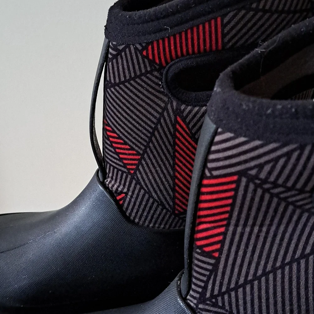 BOGS Boys Neoclassic Red/Black Geometric‎ Print Waterproof/Insulated Boots 5