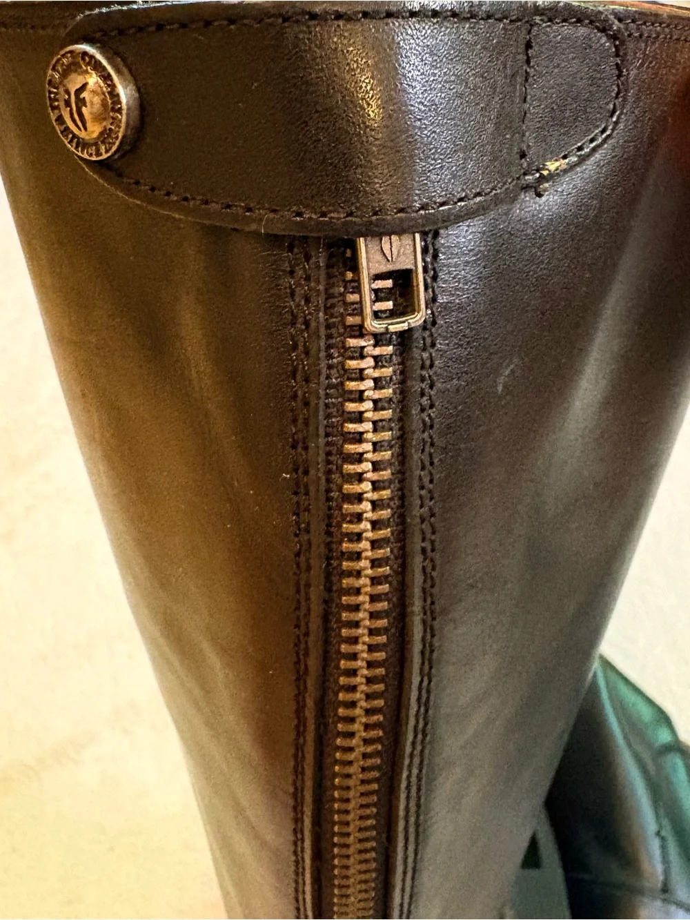 Frye classic knee