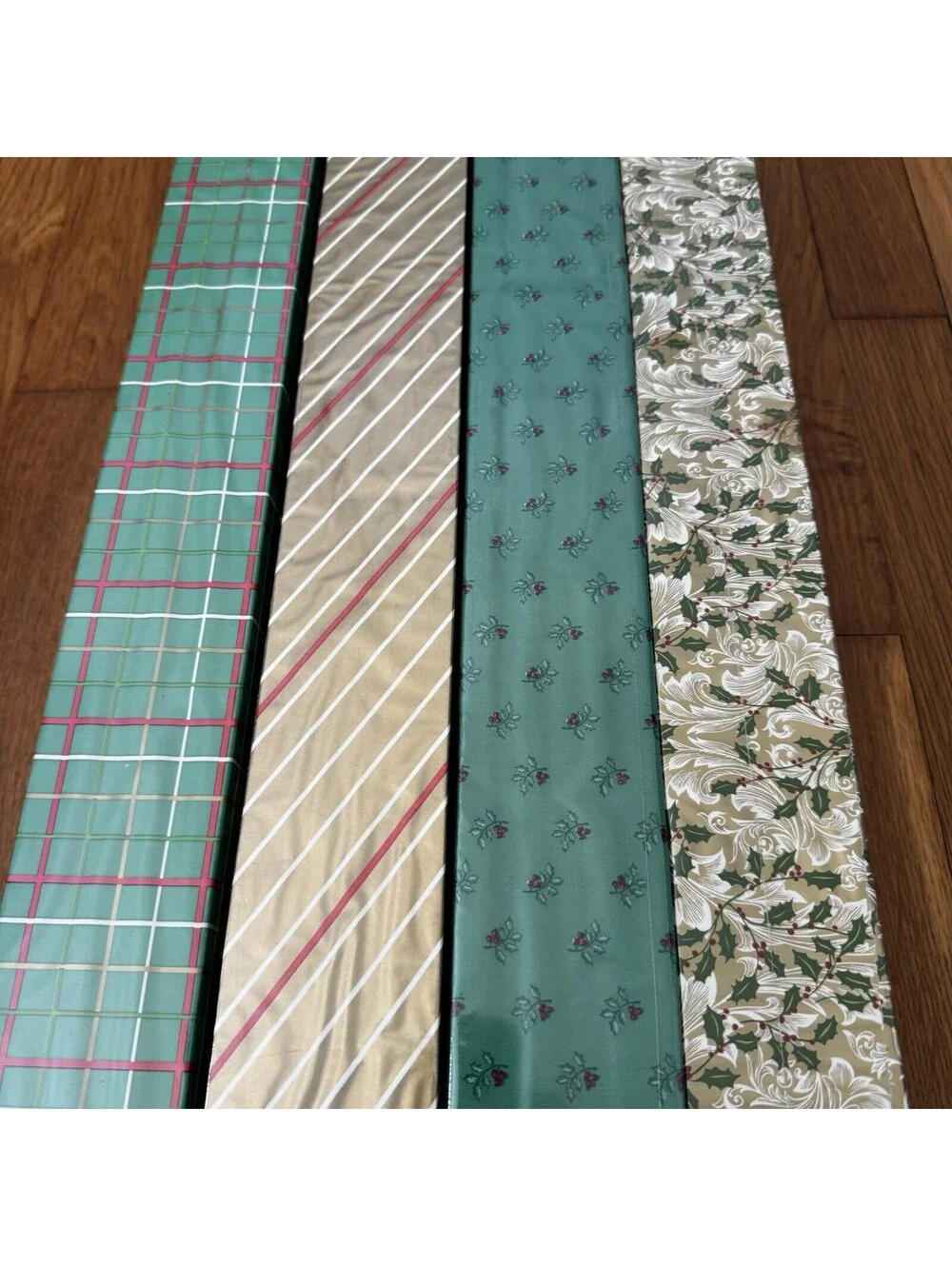 Vintage Lot Of 4 Christmas Wrapping Paper Box With Cut Edge New And Sealed