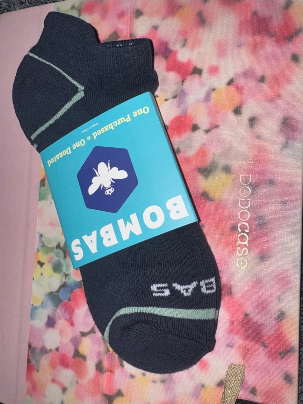 Bombas Women’s Large 11-13 No-Show Ankle Midweight Socks Black, White, Burgundy