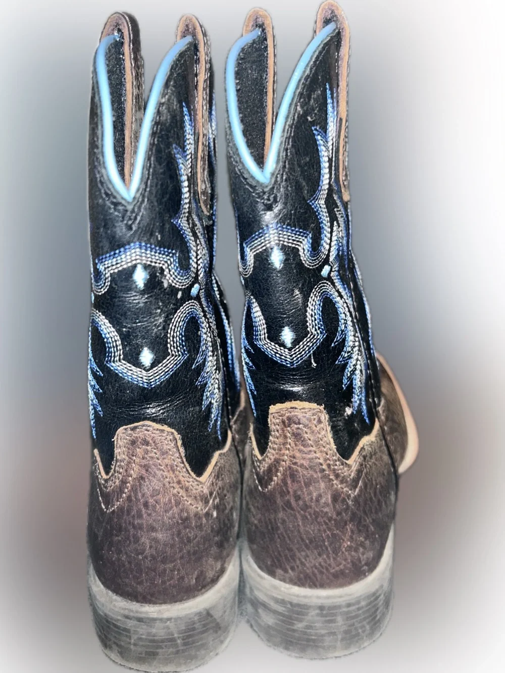 Ariat western pull