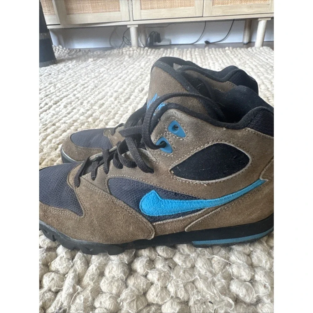 Nike hikers size