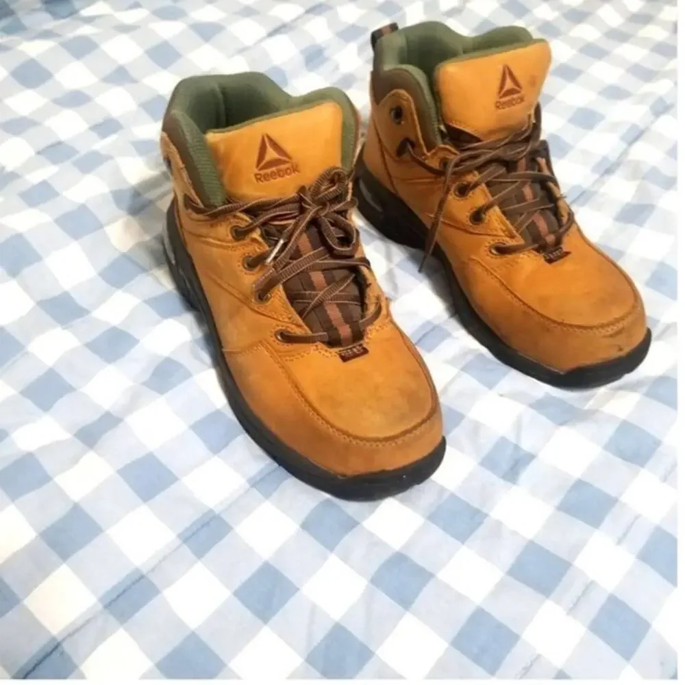 Reebok boots do