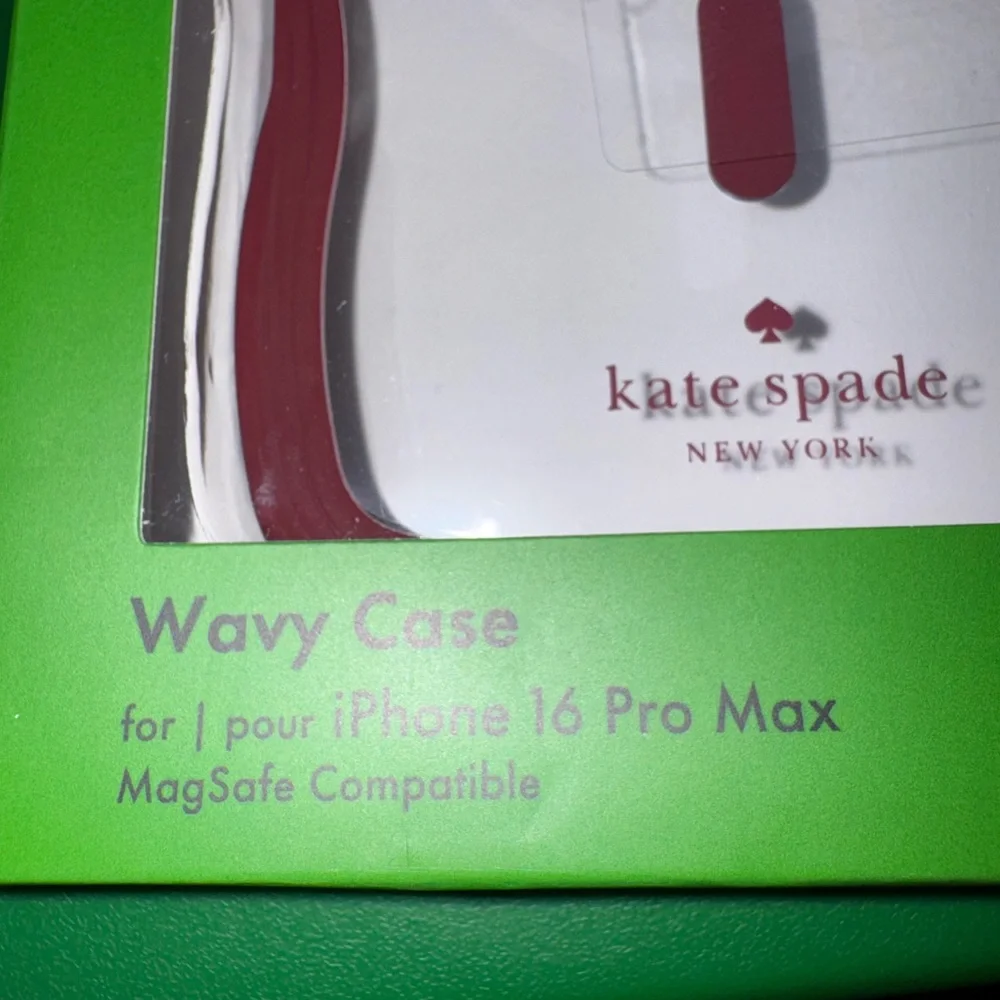 kate spade Wavy Case - White and Burgundy