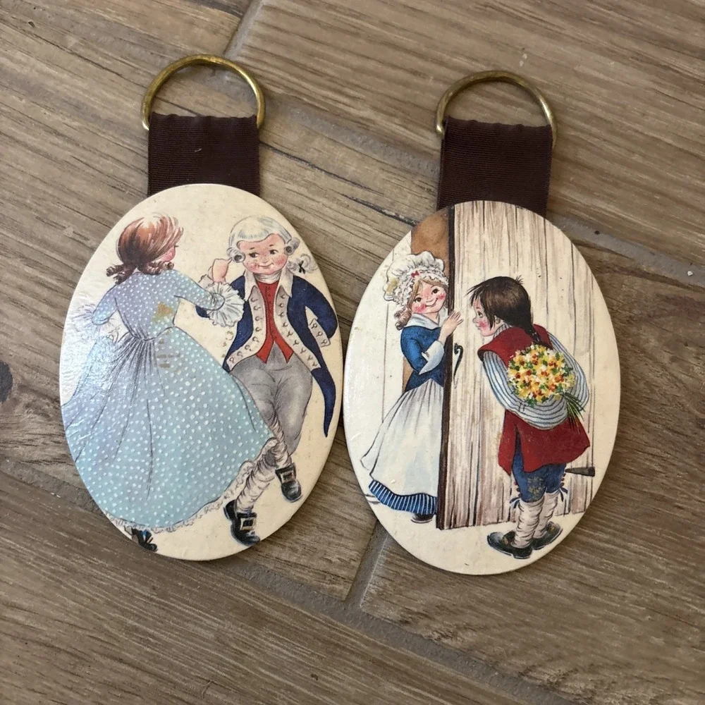 Vintage Oval‎ Decoupage Wall Plaques 2 Piece Set