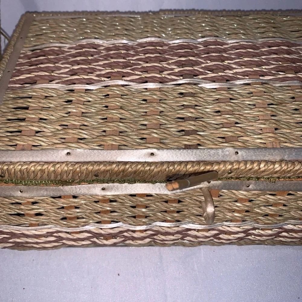 Dritz Wicker Sewing Embroidery Woven Straw Basket with Handle 1960s Green Lining