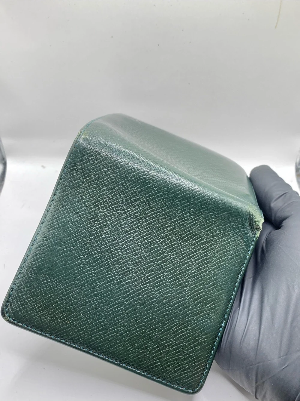 Louis Vuitton green taiga leather Porte-Documents 3 Card Folded Wallet