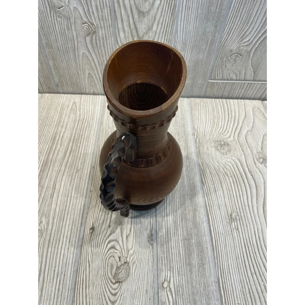 Dobin hand carved