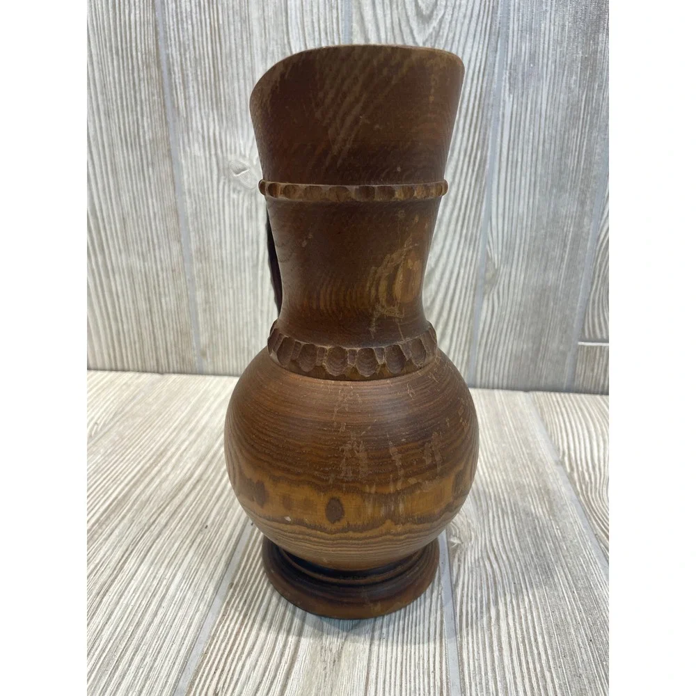 Dobin hand carved
