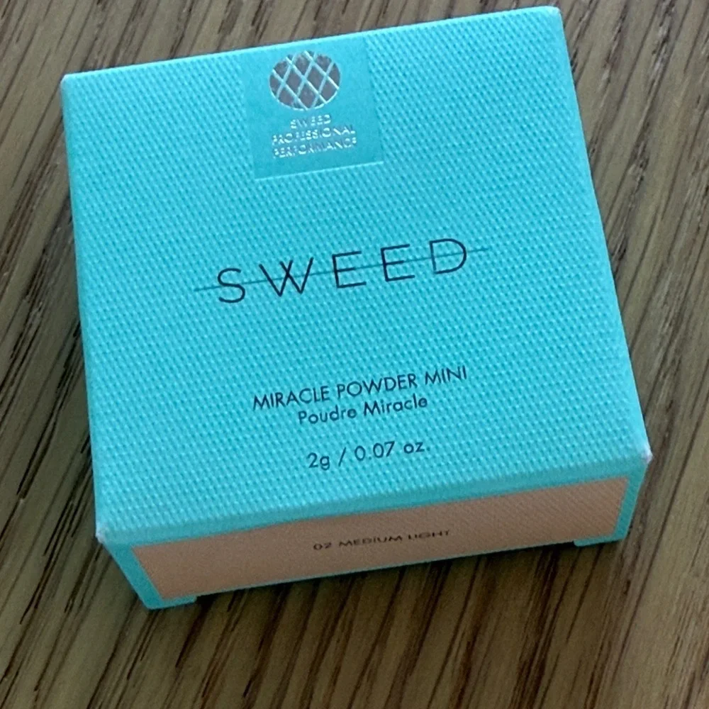 SWEED Miracle Powder Mini in medium light 02