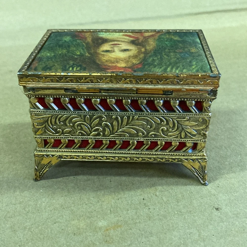 Renoir gold footed