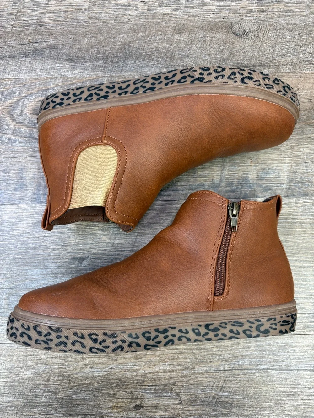 Lands’ End Youth Chelsea Ankle Boots Brown Leopard Sole Side Zip Size 6