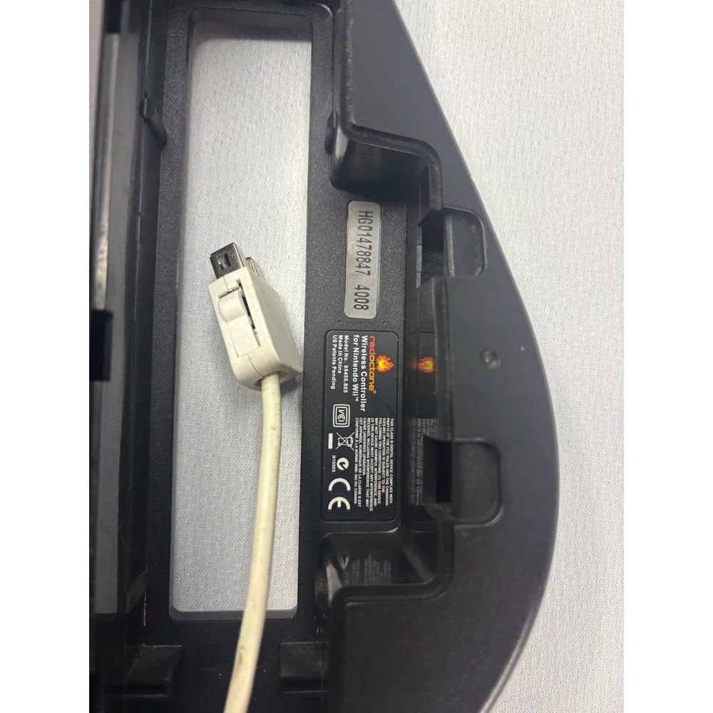 RedOctane Guitar Hero World Tour Wireless Guitar Nintendo Wii 95455.805 Sunburst