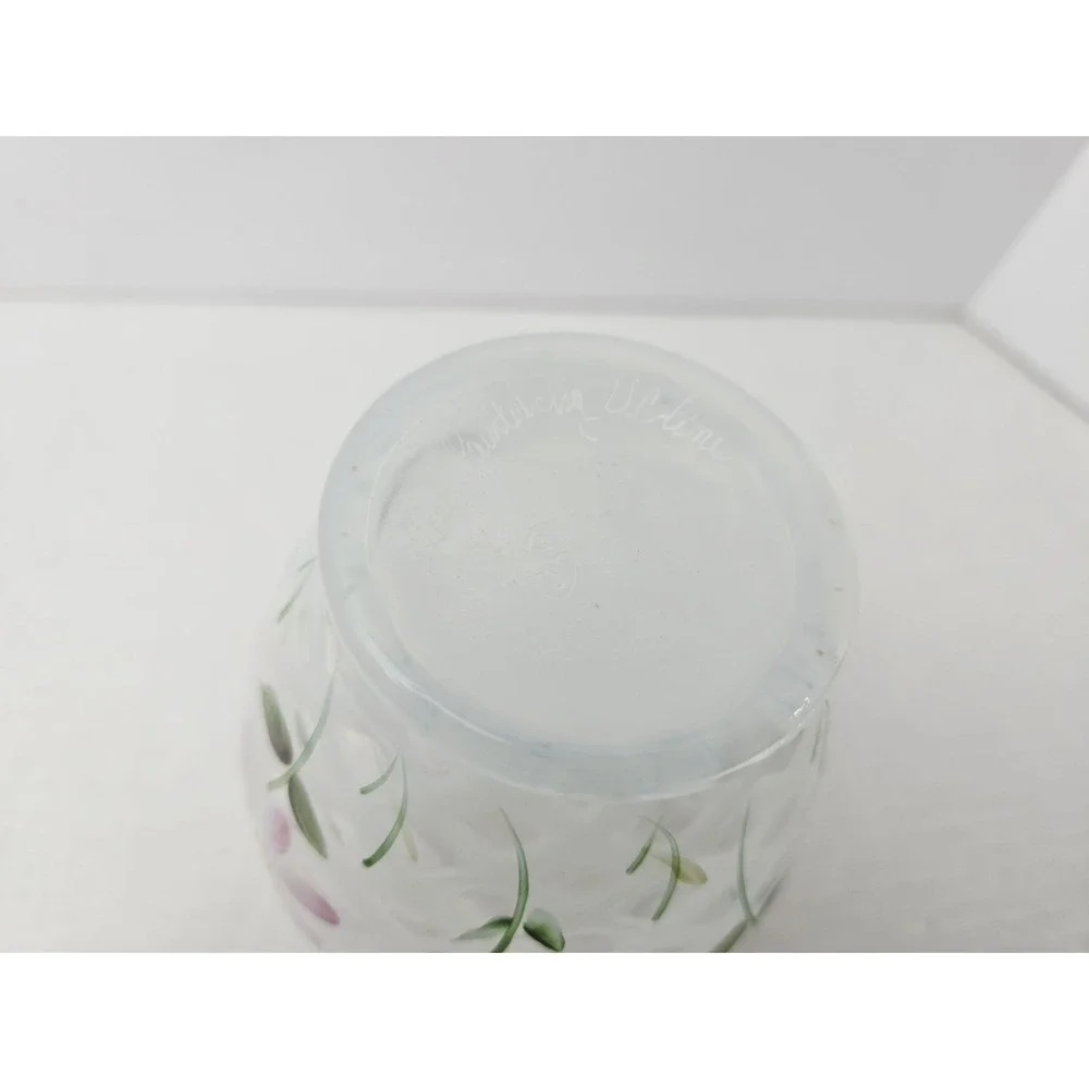 Fenton vase measures