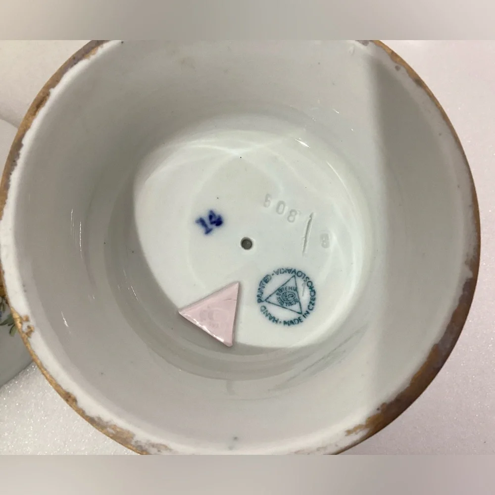 N/A porcelain vase
