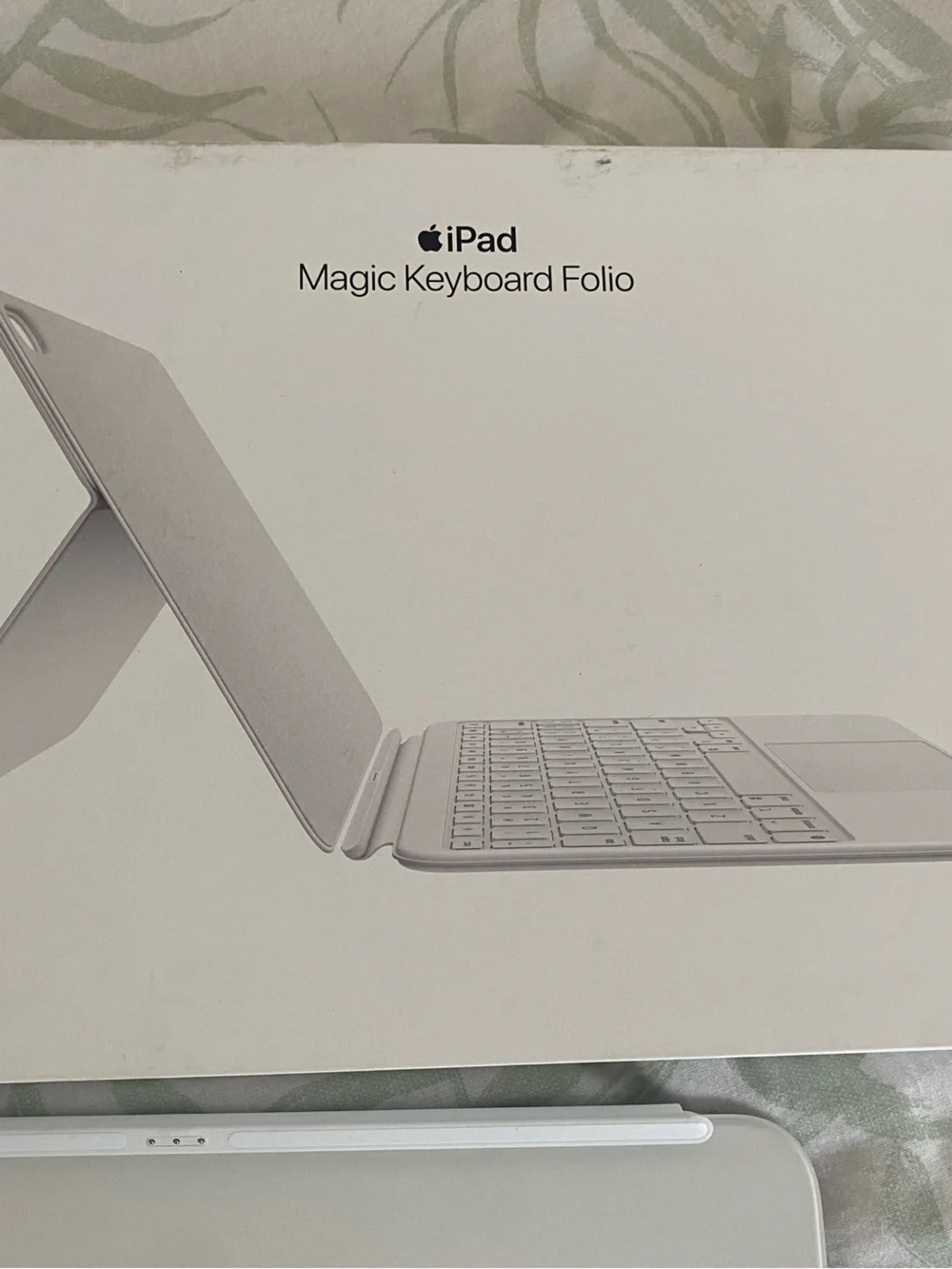 Apple Magic Keyboard Folio - White/Silver - 10th Generation