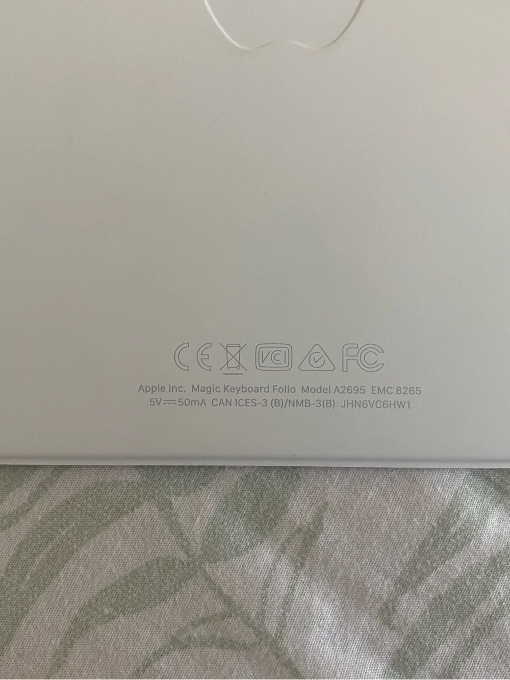 Apple Magic Keyboard Folio - White/Silver - 10th Generation