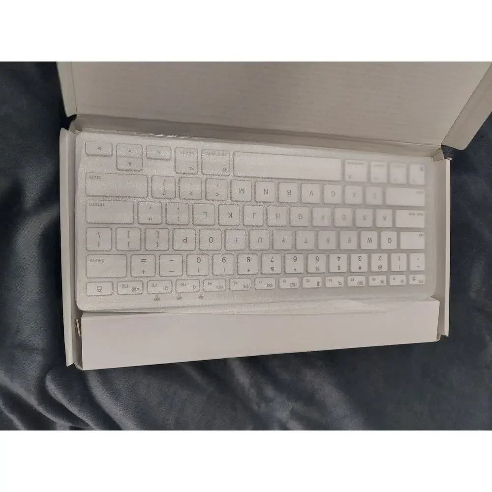 OMOTON Wired Keyboard KB004-A USB C A Compact Slim Layout White Silver