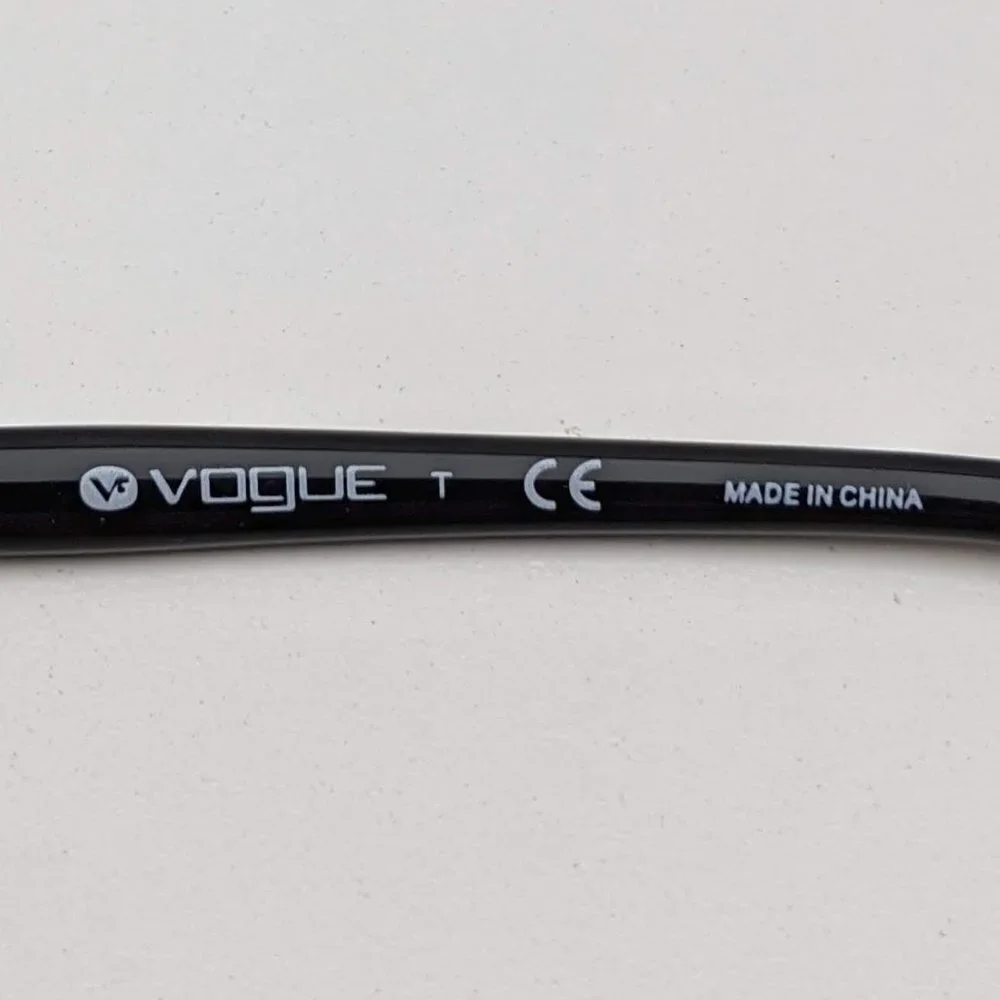 Vogue almost excellent