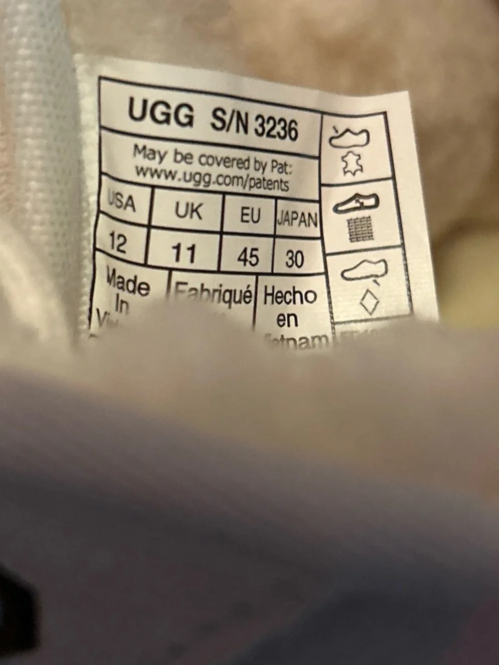 UGG soft lace