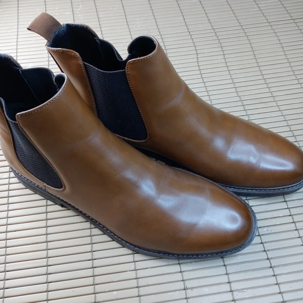 Unlisted by Kenneth Cole men's sz 12D brown pull on Chelsea Beatles chukka boot.