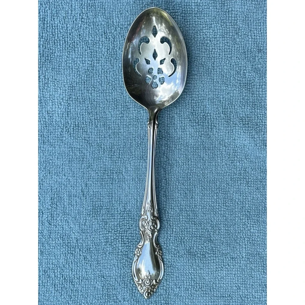Oneida Community Louisiana Pierced Serving Spoon Stainless Flatware 8.5