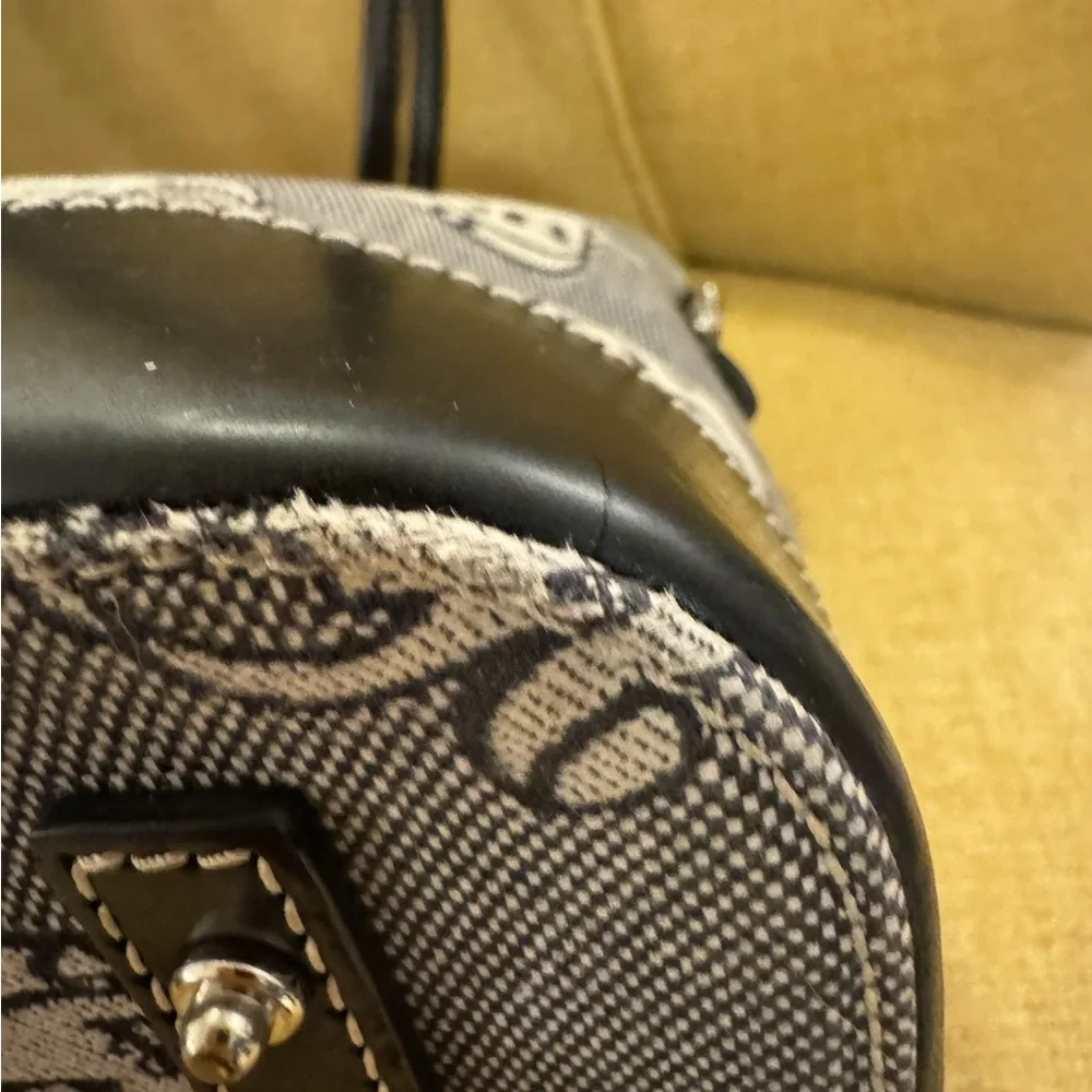 Dooney & Bourke excellent clean
