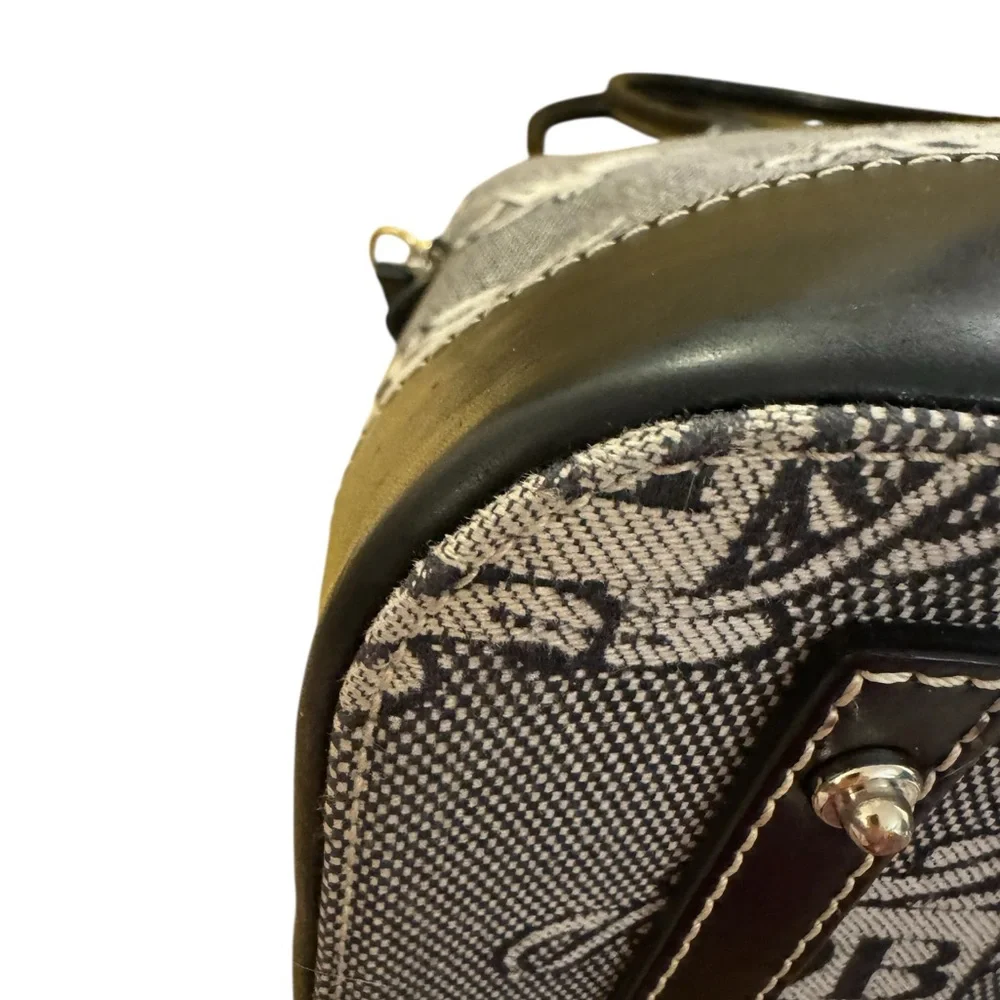 Dooney & Bourke excellent clean