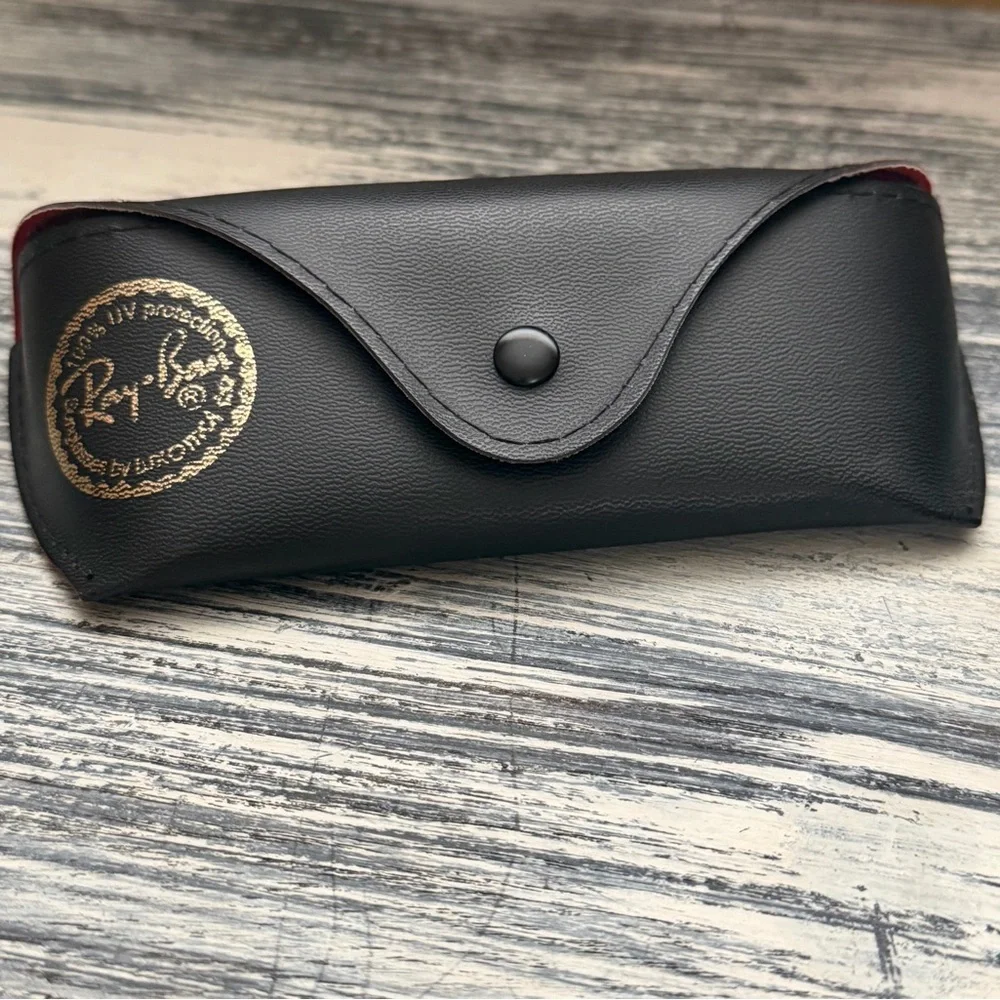 Ray-Ban sunglasses‎ and case