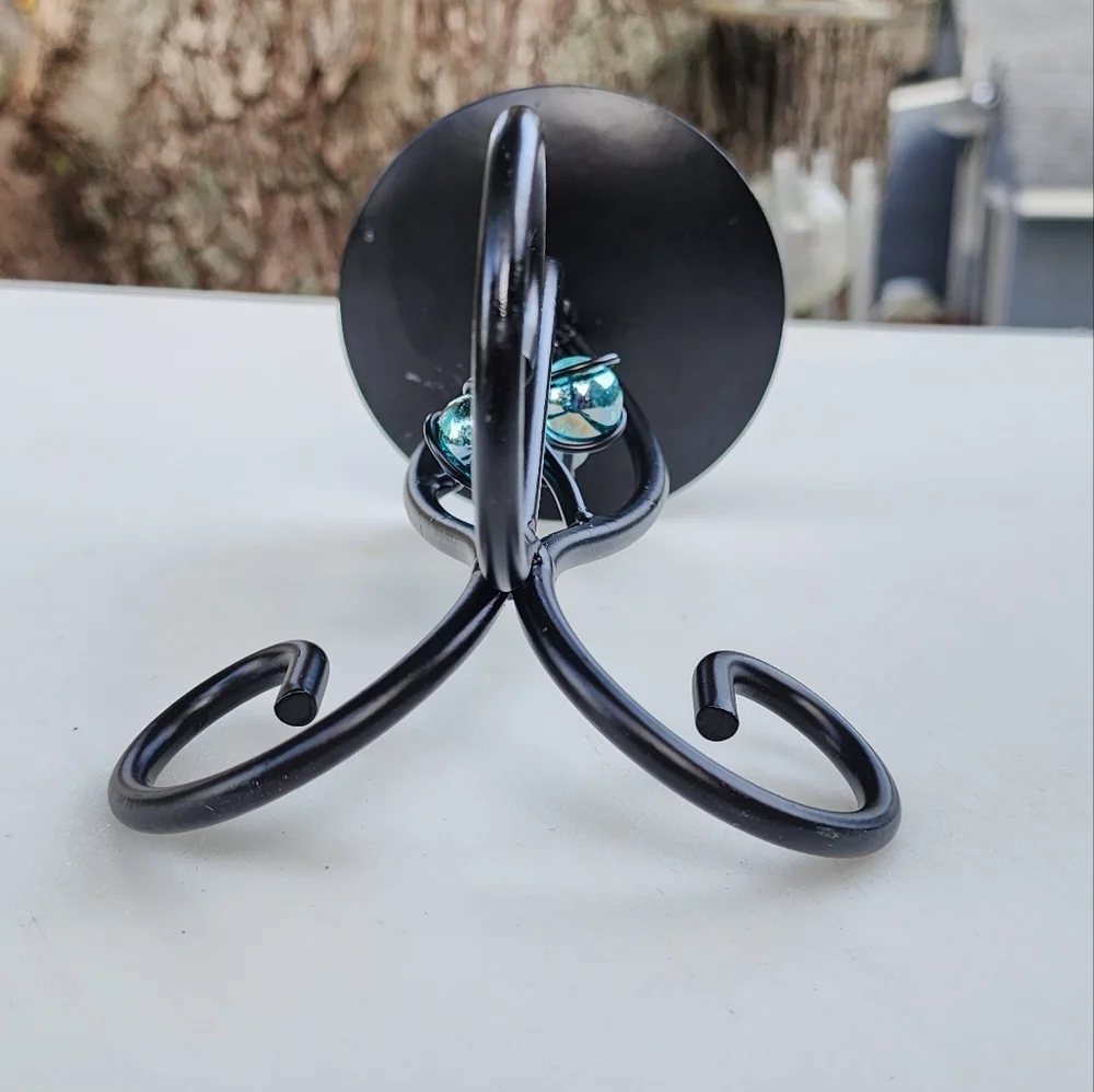N/A black pillar