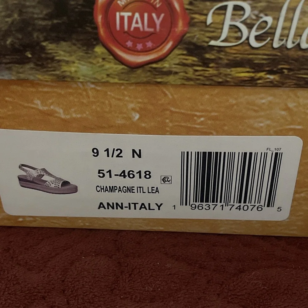 New In Box Bella Vita ANN-ITALY Wedge‎ Sandals  Champagne Women 9.5 N Italy Made