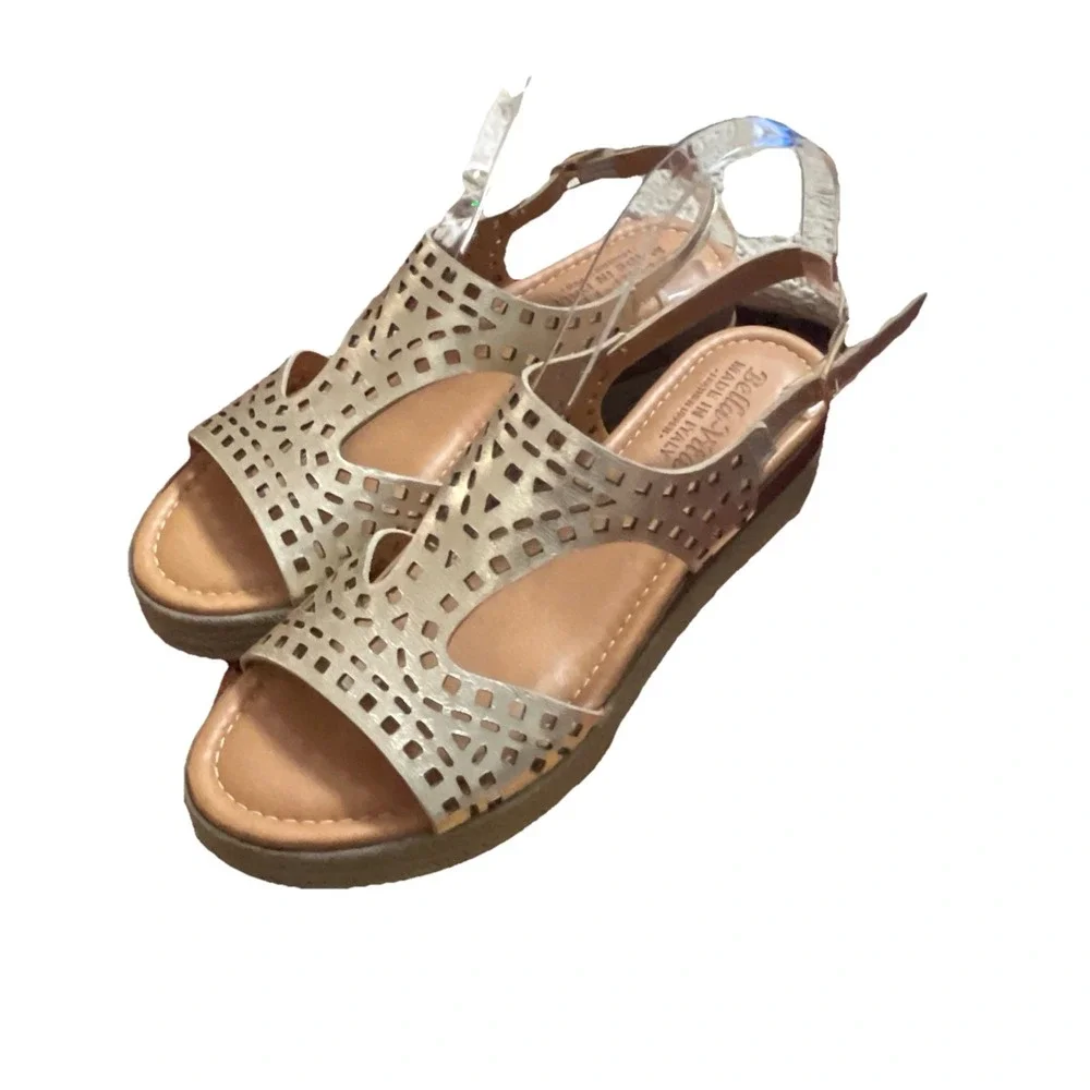 New In Box Bella Vita ANN-ITALY Wedge‎ Sandals  Champagne Women 9.5 N Italy Made