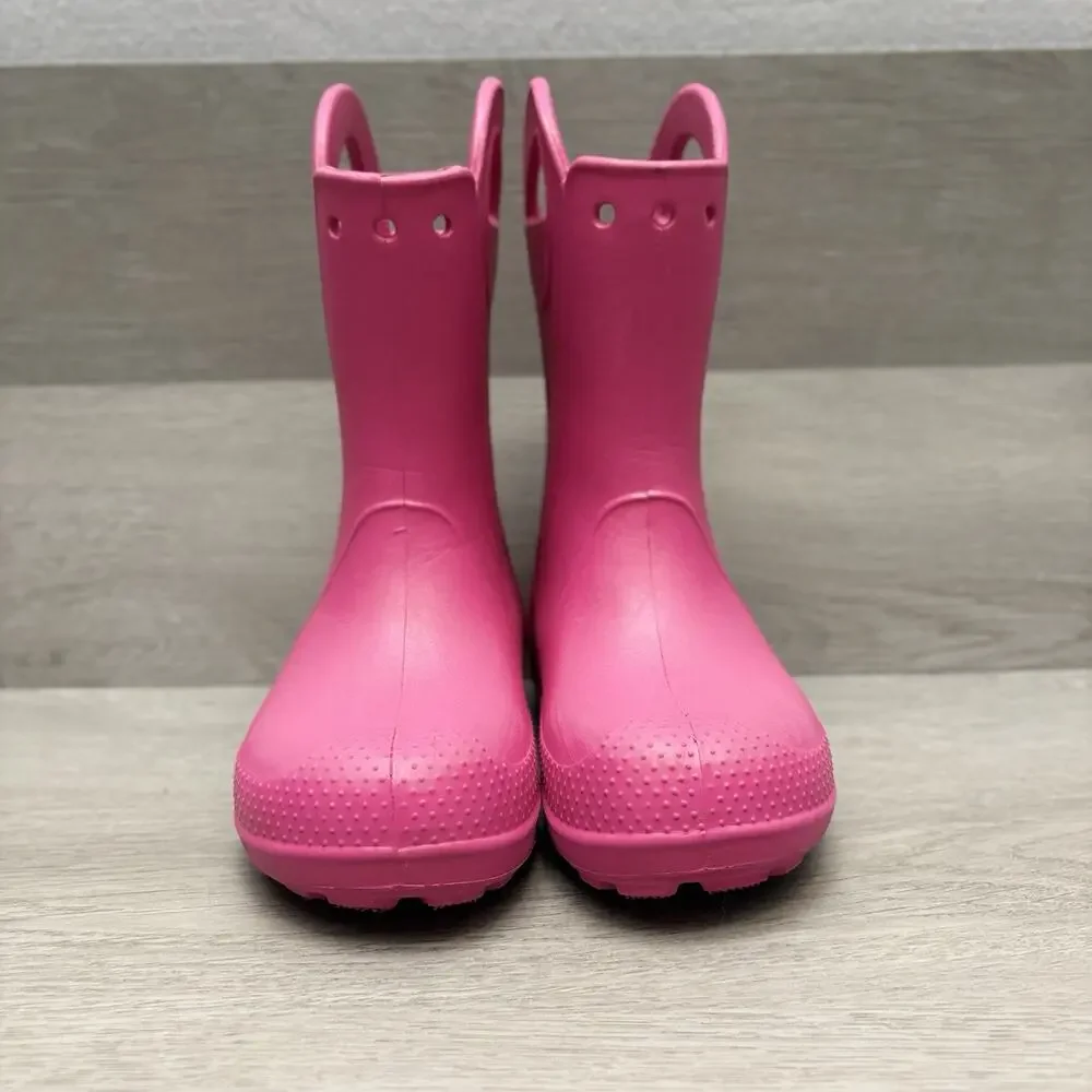 CROCS weatherize their