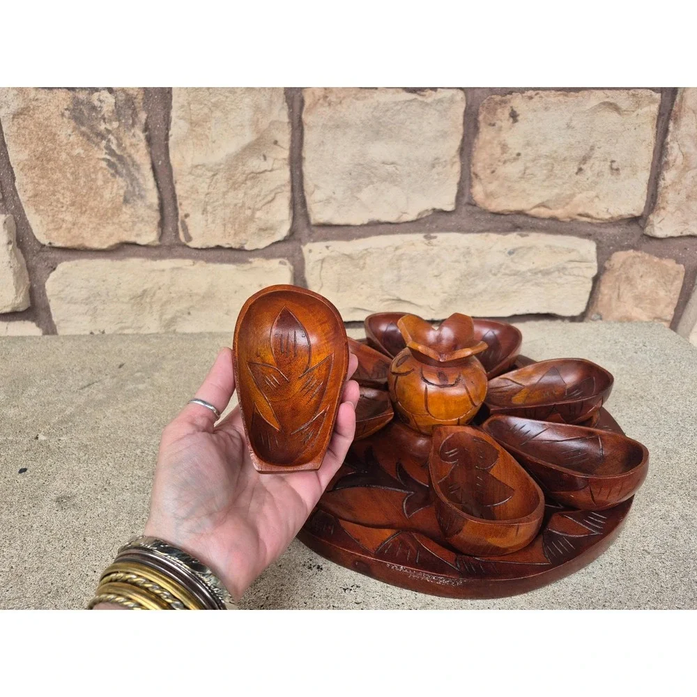 Unbranded vintage hand