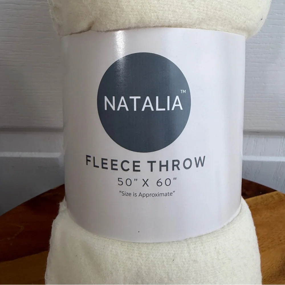 Natalia light‎ beige fleece 50 x 60 blanket