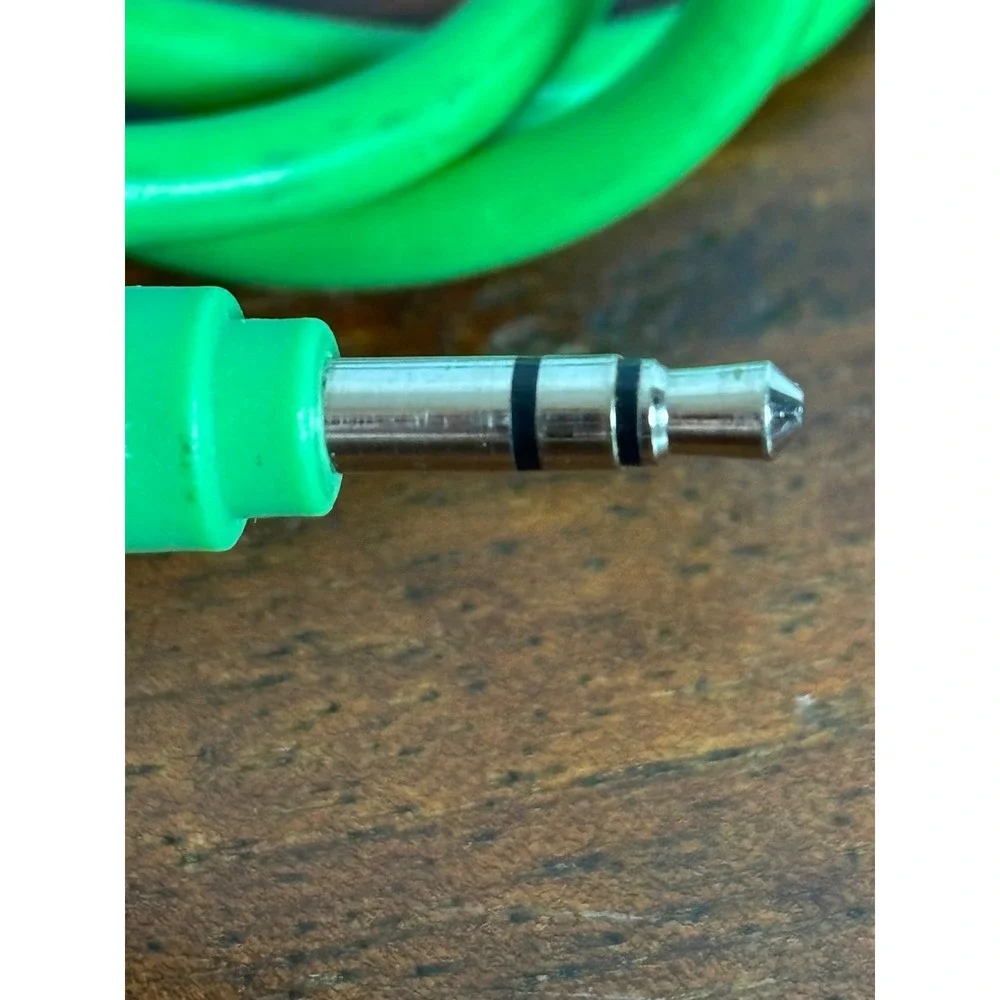 RadioShack 36 Inch 3.5mm TRS Auxiliary‎ Audio Cable Neon Green Stereo Patch Cord