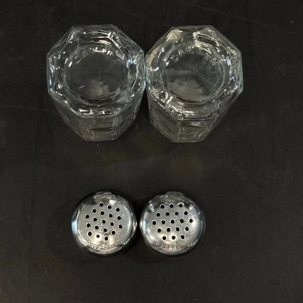 Unmarked salt shakers seal
