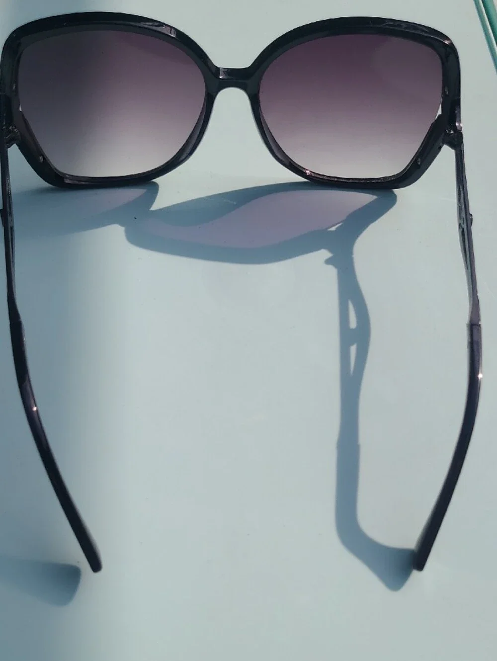 Women’s Oversized Tortoiseshell and Black Sunglasses Set