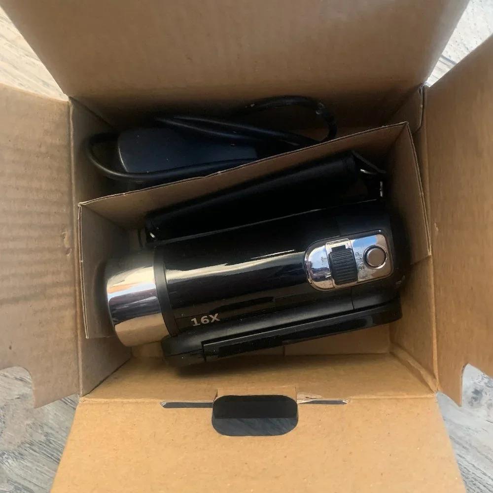 HD 1080P‎ DIGITAL VIDEO CAMERA RECORDER- 16X DIGITAL ZOOM
