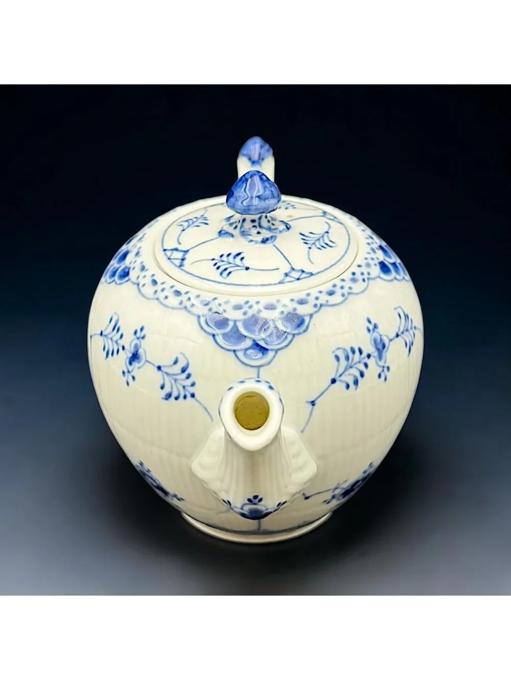 Royal Copenhagen elegant royal
