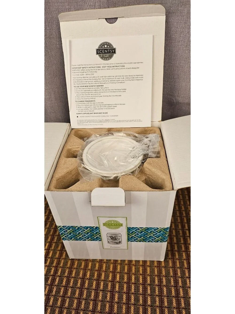 Scentsy Passport Wax Warmer & Base - Travel-Themed Design - New Open Box