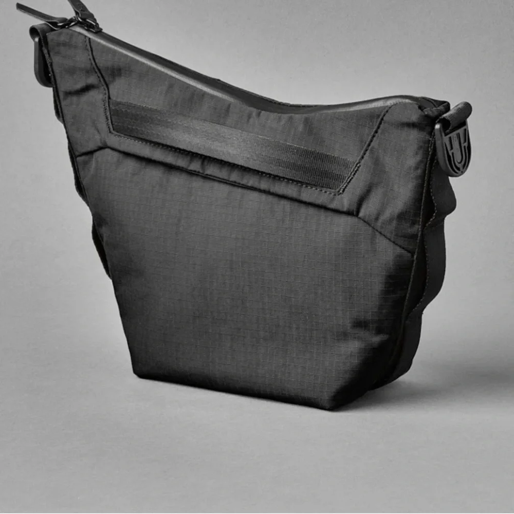 NWT Alpaka Flow Satchel 2L - A1