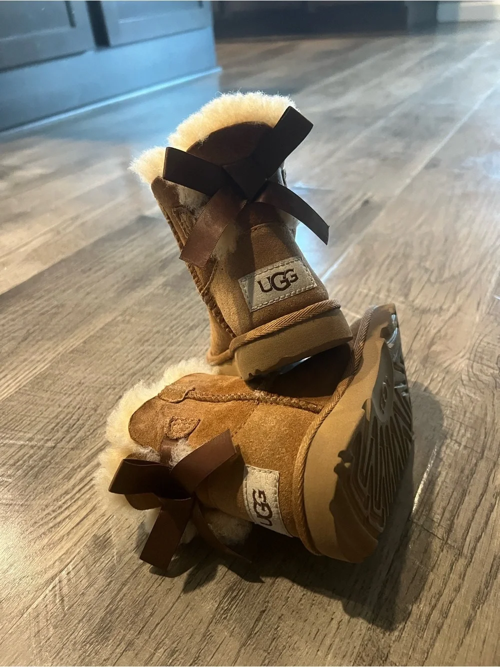 UGG accent classic