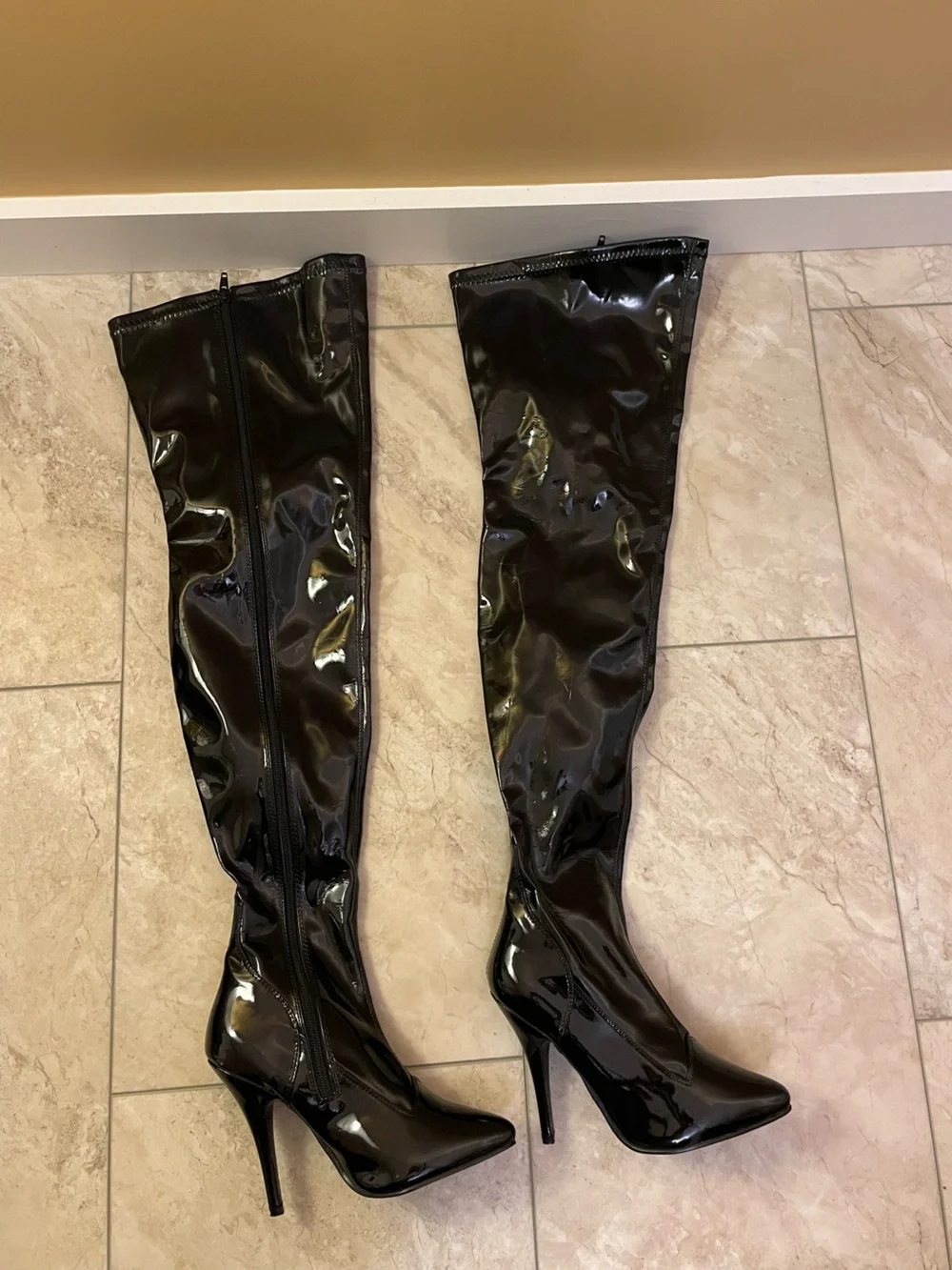 No brand shiny black